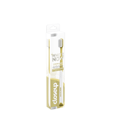 Close-Up Toothbrush Forever White Now Gold Soft 11 gm